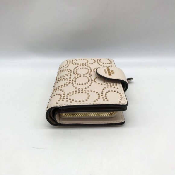 Coach Chalk Pebbled Leather Signature Rivets Corner Zip Wallet - Picture 3 of 12